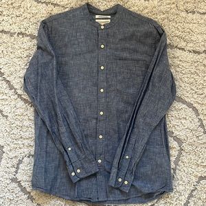Brand New. Never worn. GOODTHREADS Collarless Button Down Size Medium Blue